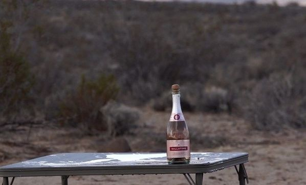 Mở chai sâm panh bằng súng bắn tỉa   Mở chai sâm panh bằng súng bắn tỉa