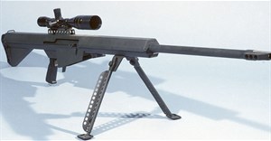 Dùng súng bắn tỉa Barrett M82 để mở chai sâm panh từ 300m