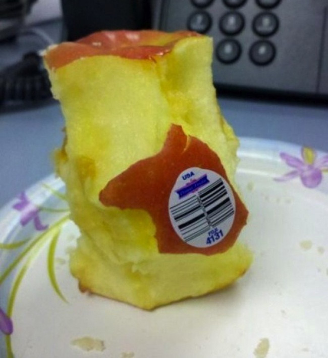 Cách ăn táo mà còn nguyên tem Cách ăn táo mà còn nguyên tem