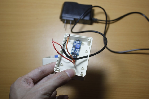 Nối 2 dây nguồn của cảm biến ánh sáng với 2 dây Adapter nguồn  Nối 2 dây nguồn của cảm biến ánh sáng với 2 dây Adapter nguồn