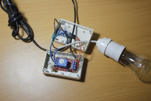 Hai dây còn lại của bóng đèn nối với chân NO và chân COM  Hai dây còn lại của bóng đèn nối với chân NO và chân COM