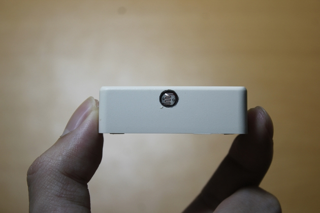 Đục một lỗ trên hộp nhựa  Đục một lỗ trên hộp nhựa