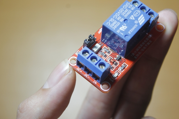 3 chân DC+ DC – là chân nguồn, IN là chân tín hiệu vào để kích Relay  3 chân DC+ DC – là chân nguồn, IN là chân tín hiệu vào để kích Relay