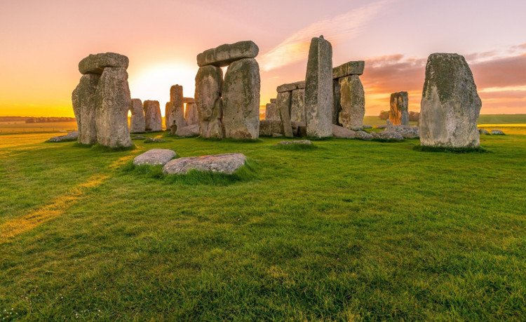 Những cột đá bí ẩn ở nước Anh
