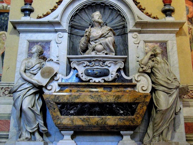 Đến năm 1737, thi hài của Galileo Galilei được khai quật và chuyển sang một ngôi mộ khác