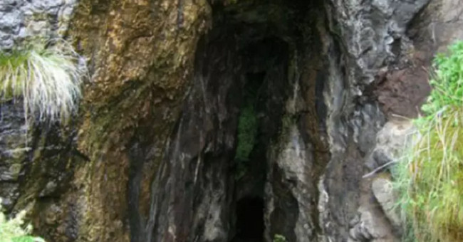 Tìm thấy rất nhiều xương người ở hang động đảo Eigg trên một hòn đảo ở Soctland