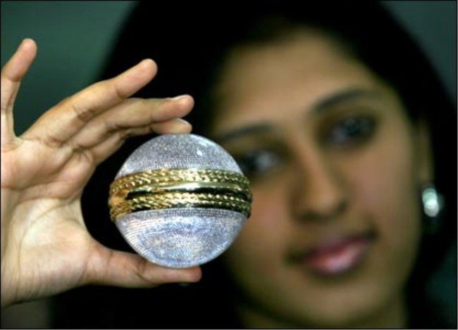 Bóng Cricket nạm kim cương