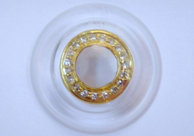 Kính áp tròng kim cương