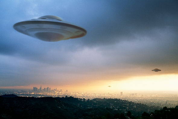 Một số người cho rằng UFO là những phi thuyền của người ngoài Trái Đất   Một số người cho rằng UFO là những phi thuyền của người ngoài Trái Đất