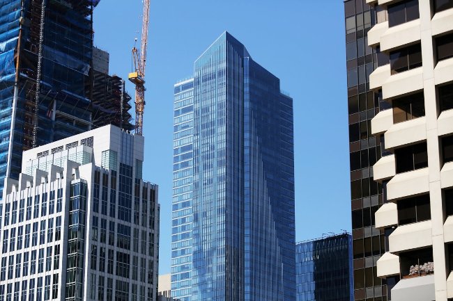 Salesforce Tower và Millennium Tower
