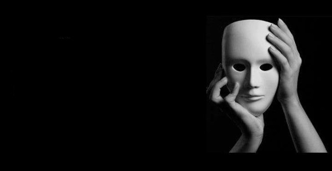 Sự giả tạo của con người 