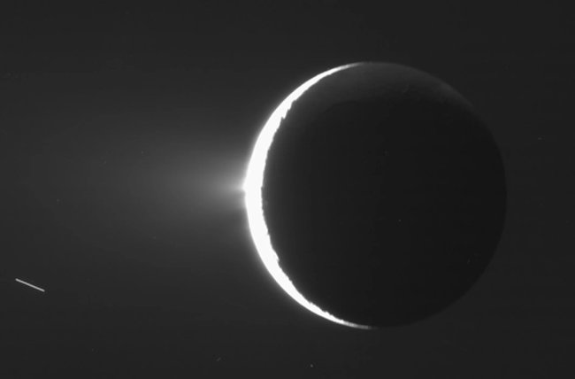Vệ tinh Enceladus vào ngày 24 tháng 4 năm 2007