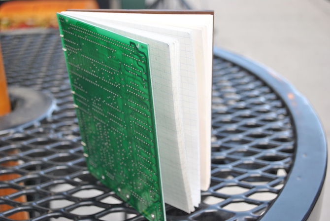 Cuốn sổ từ bảng mạch cũ