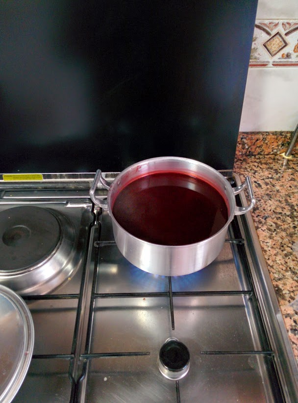 Đun sôi thuốc nhuộm Đun sôi thuốc nhuộm