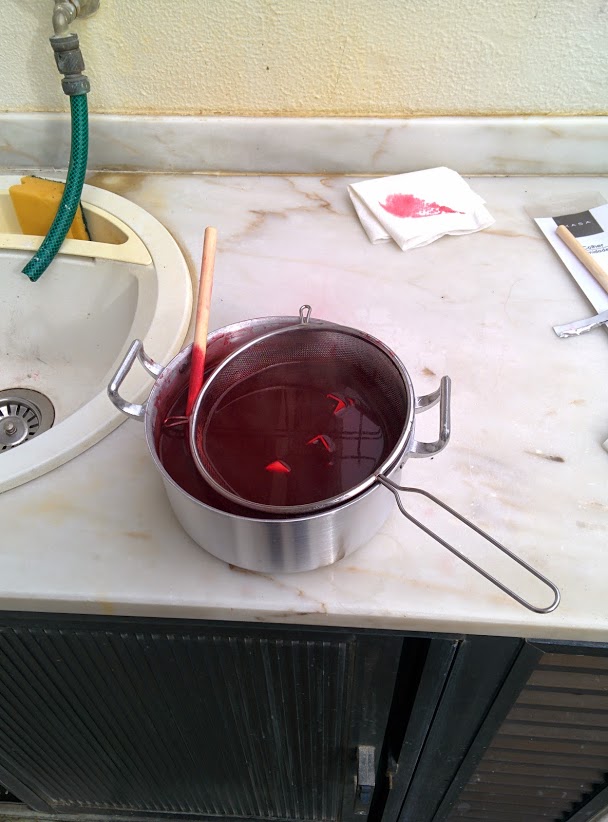 Ngâm lại phím vào thuốc nhuộm Ngâm lại phím vào thuốc nhuộm