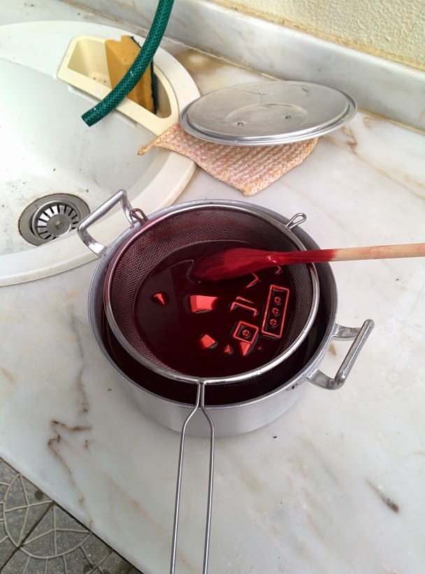 Ngâm phím vào thuốc nhuộm Ngâm phím vào thuốc nhuộm