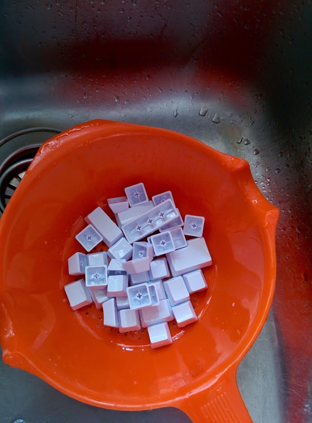 Rửa sạch phím cần nhuộm Rửa sạch phím cần nhuộm