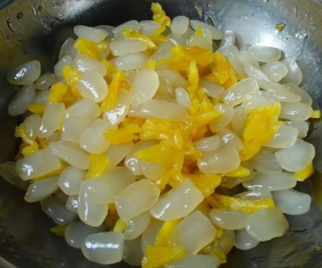 Hạt đác rim dứa món ăn thanh mát mùa hè 