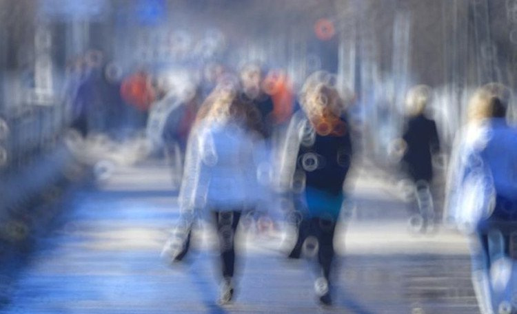 Hiện tượng hoa mắt khi mới đi ngoài trời nắng vào nhà 