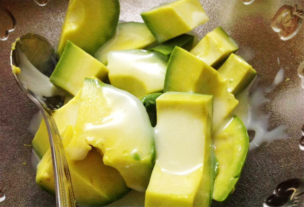 Sinh tố bơ, thức uống hấp dẫn nhiều người  Sinh tố bơ, thức uống hấp dẫn nhiều người