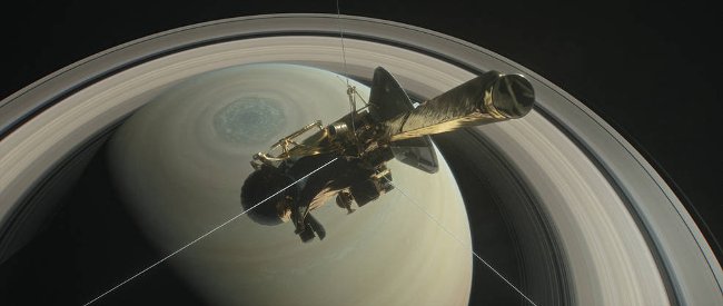 Hình ảnh này cho thấy tàu vũ trụ Cassini của NASA đang bay ở phía trên bán cầu bắc của Sao Thổ vào ngày 26 tháng 4 năm 2017 Hình ảnh này cho thấy tàu vũ trụ Cassini của NASA đang bay ở phía trên bán cầu bắc của Sao Thổ vào ngày 26 tháng 4 năm 2017