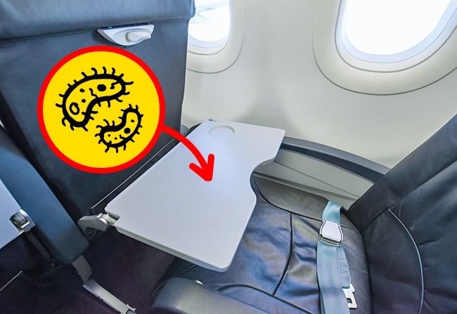 Bàn gấp và túi ở chỗ ngồi là những phần bẩn nhất của máy bay