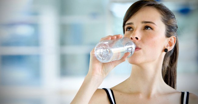 Tại sao không nên uống nước sau khi ăn?