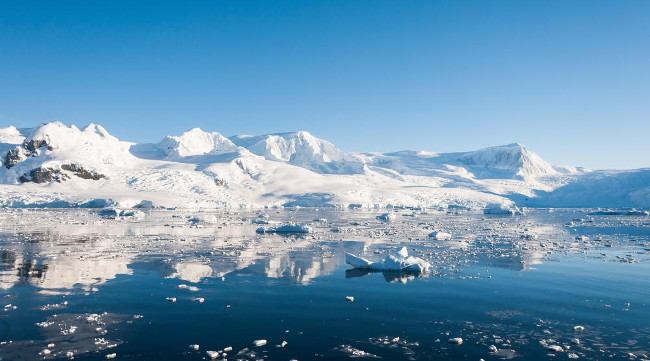 Gió nóng làm tan chảy các tảng băng ở nam cực 