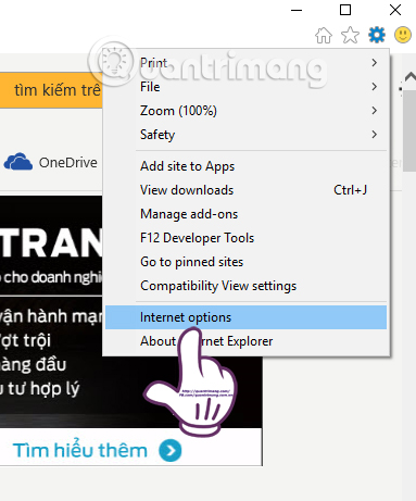 Nhấn chọn Internet Options trên IE