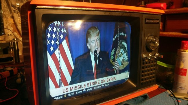 TV cũ kỹ được "biến" thành một chiếc máy chơi game Raspberry Pi cổ điển