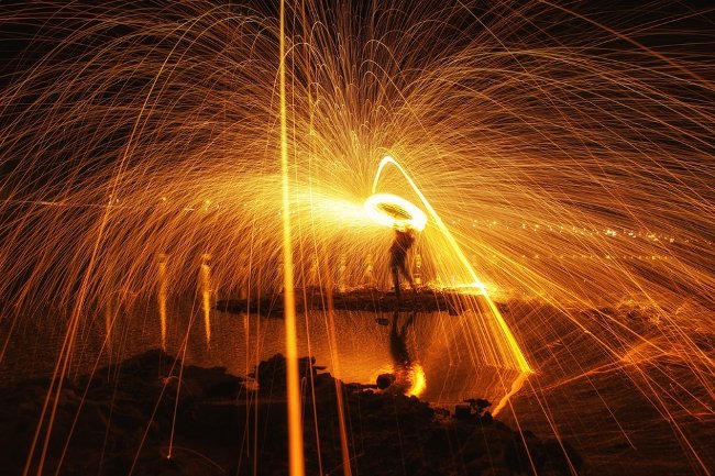 Bạn có biết cách sử dụng những tia sáng dài và dày như thế này sẽ tạo ra những thứ ấn tượng không? Bạn có biết cách sử dụng những tia sáng dài và dày như thế này sẽ tạo ra những thứ ấn tượng không?