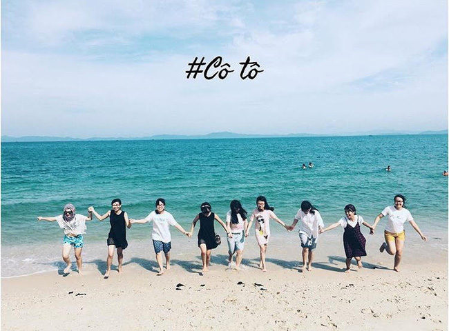 Biển xanh, cát trắng các bạn có thể thoải mái vui đùa 