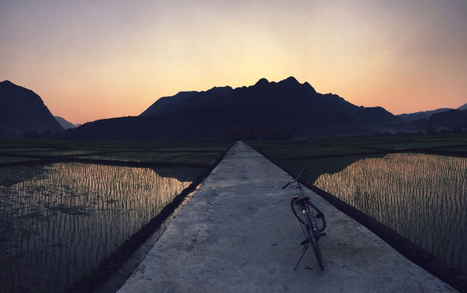 Đạp xe quanh bản để tận hưởng không khí trong lành 