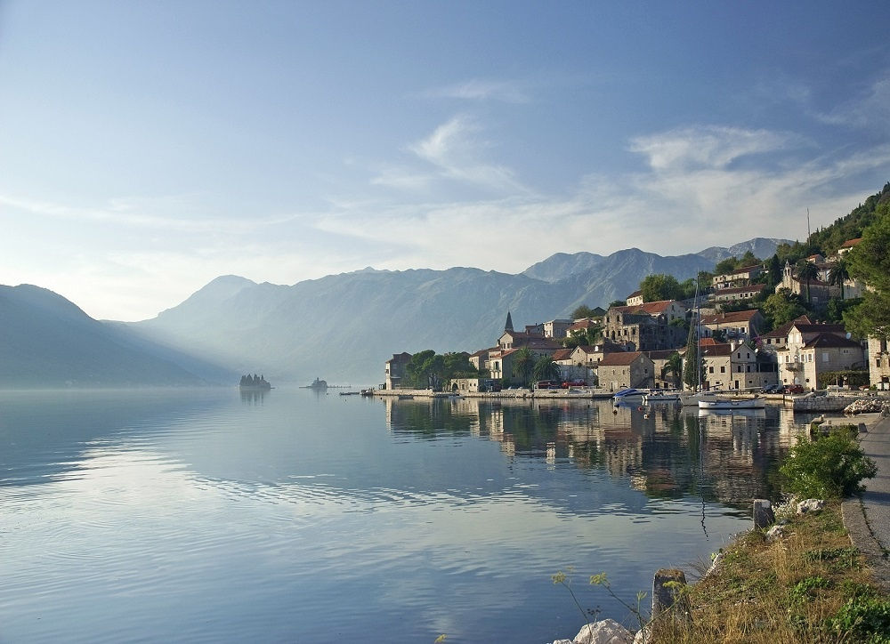 Một cầu cảng yên bình ở thị trấn Perast