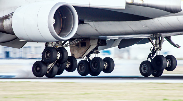 Lốp máy bay không thể bị nổ khi hạ cánh  Lốp máy bay không thể bị nổ khi hạ cánh