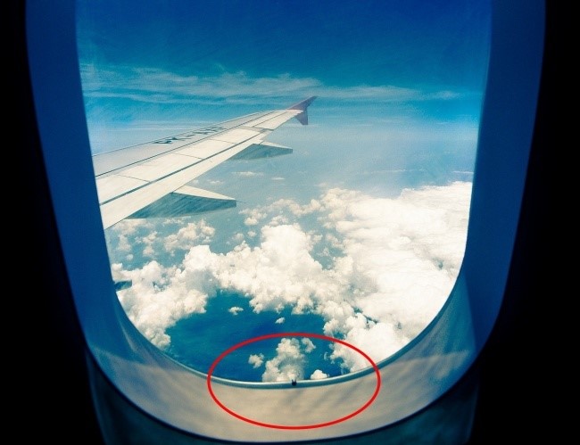 Tại sao có lỗ trên cửa sổ máy bay?  Tại sao có lỗ trên cửa sổ máy bay?