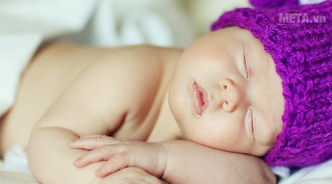 Không nên để quạt thổi trực tiếp vào người trẻ Không nên để quạt thổi trực tiếp vào người trẻ