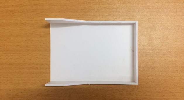 Dùng keo cố định các tấm bìa fomex Dùng keo cố định các tấm bìa fomex