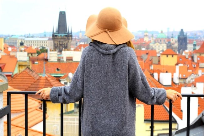 Trước khi mua bất kì một món hàng nào, hãy suy nghĩ thật kỹ và tự hỏi bản thân rằng: Bạn có thực sự cần nó hay không?