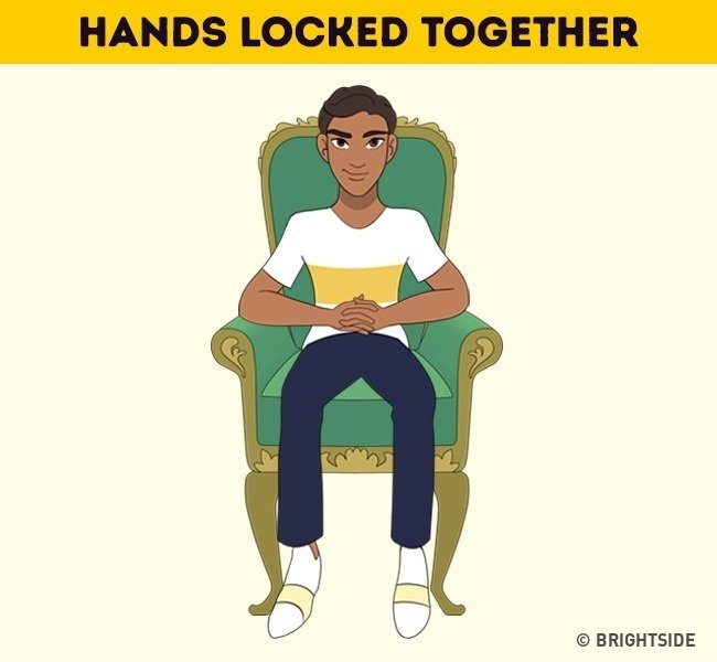 Đan hai tay vào nhau Đan hai tay vào nhau