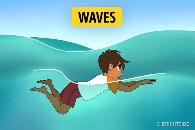 Nếu sóng vỗ bập bềnh xung quanh bạn, tốt nhất nên bơi sấp