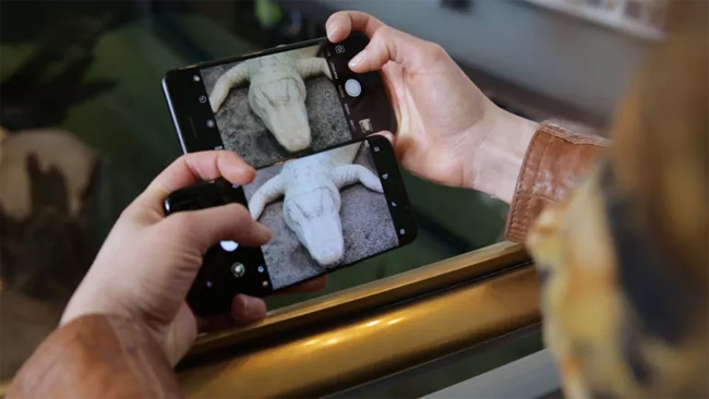 Sử dụng một ngón chụp hình Camera