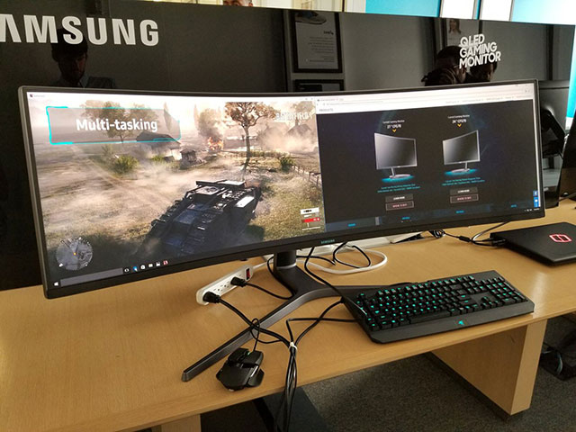 Bạn thậm chí còn có thể chơi game trên 1 nửa màn hình và dùng nửa còn lại làm việc khác Bạn thậm chí còn có thể chơi game trên 1 nửa màn hình và dùng nửa còn lại làm việc khác