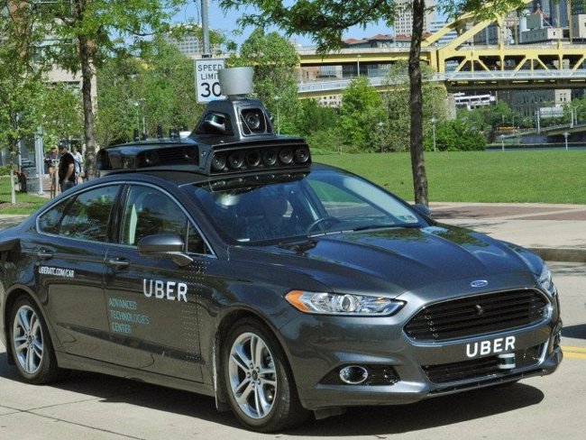 Một chiếc xe tự lái Uber ở Pittsburgh, Pennsylvania