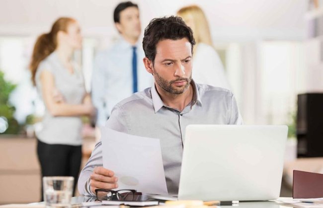 Dừng việc sống quá nghiêm túc Dừng việc sống quá nghiêm túc