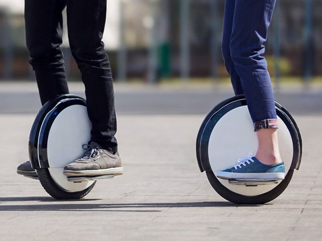 Xe cá nhân một bánh - One-wheel personal transporter