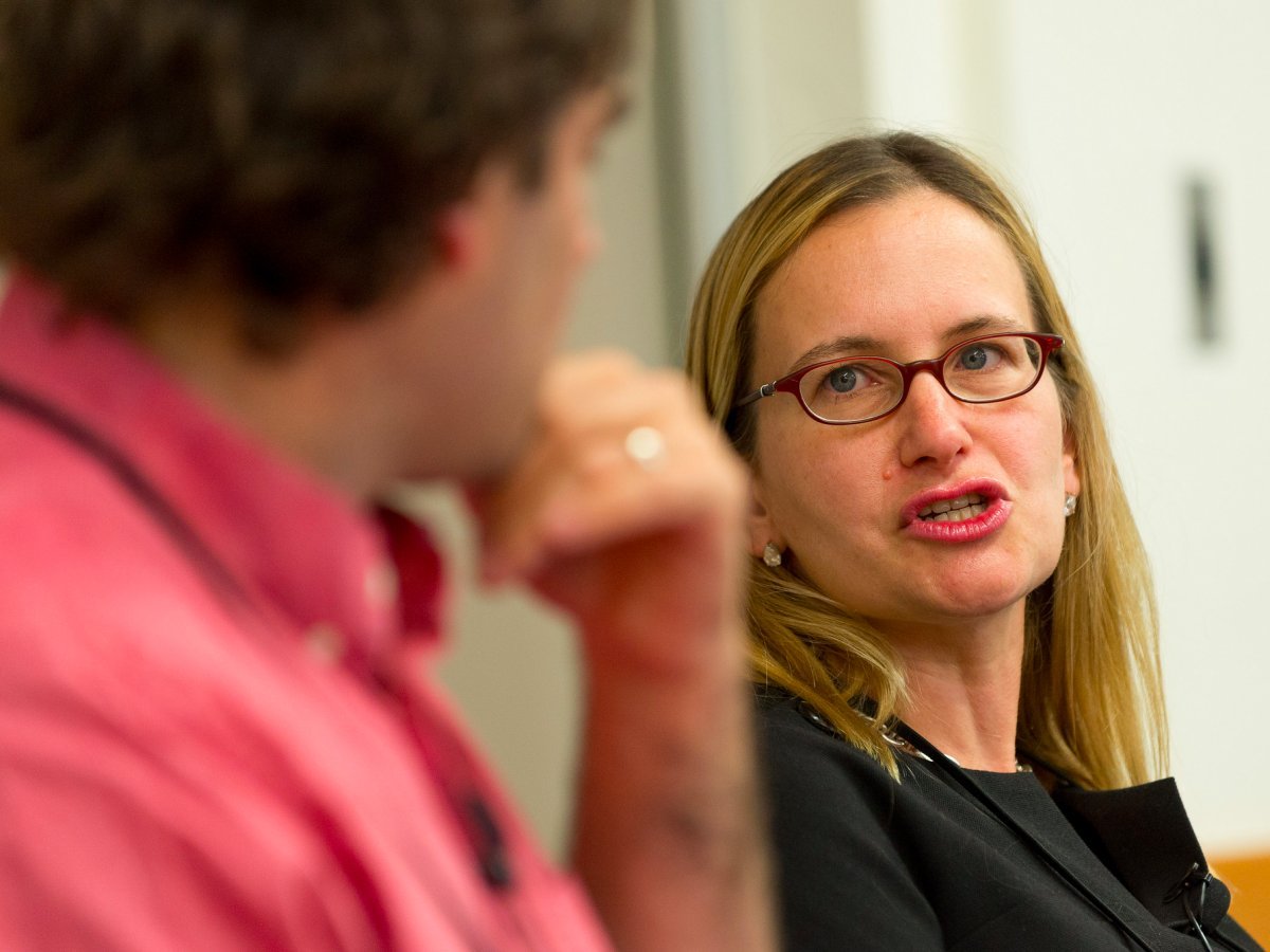 Mayer đã mất các nhân sự chủ chốt như Giám đốc Marketing Kathy Savitt và Giám đốc kỹ thuật Jackie Reses.