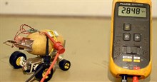 Không chỉ thắp sáng đèn led, khoai tây còn có thể được chế tạo thành một chiếc xe tự lái chạy với vận tốc 7,3m/ngày