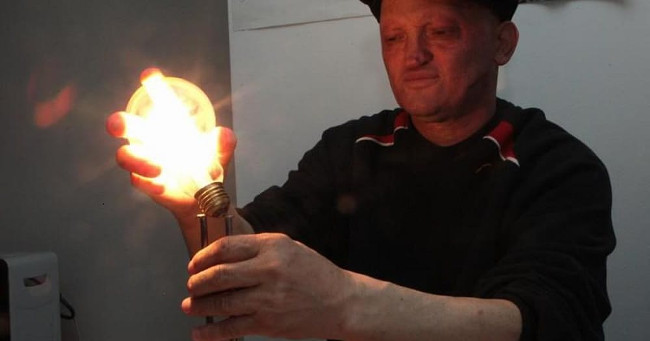 Slaviša Pajkic (người Serbia) được mệnh danh là “người đàn ông ắc-quy”