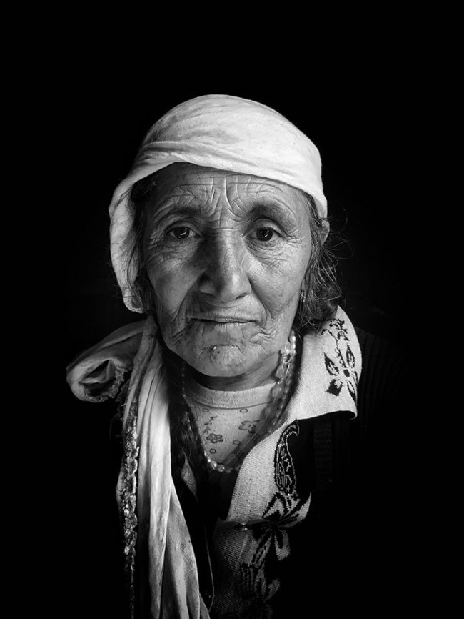 Ảnh một người phụ nữ khi về già